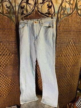 Wrangler Retro Style Light-Wash Jeans Size 34x32